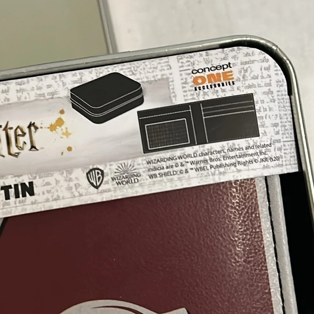 Harry Potter Wizarding World Bi-Fold Wallet - Limited Edition Tin Box
